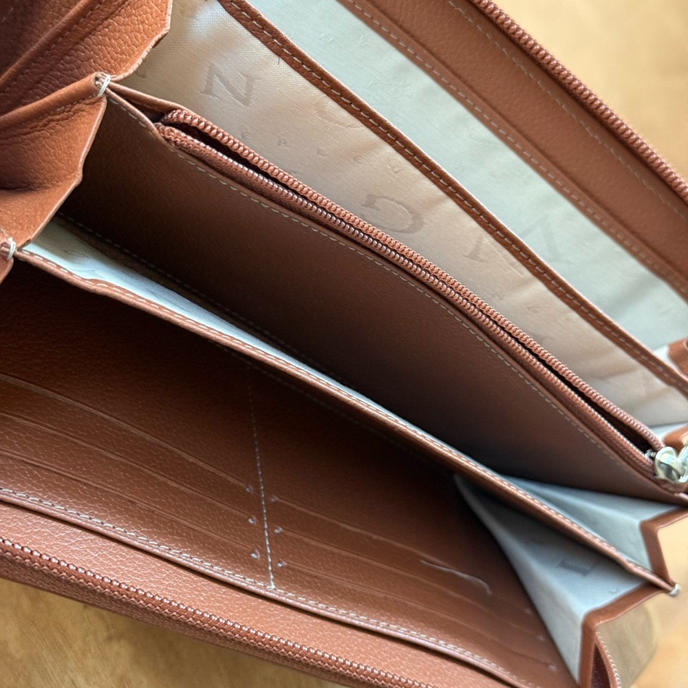 Levenger Saddle Leather Wallet / Clutch